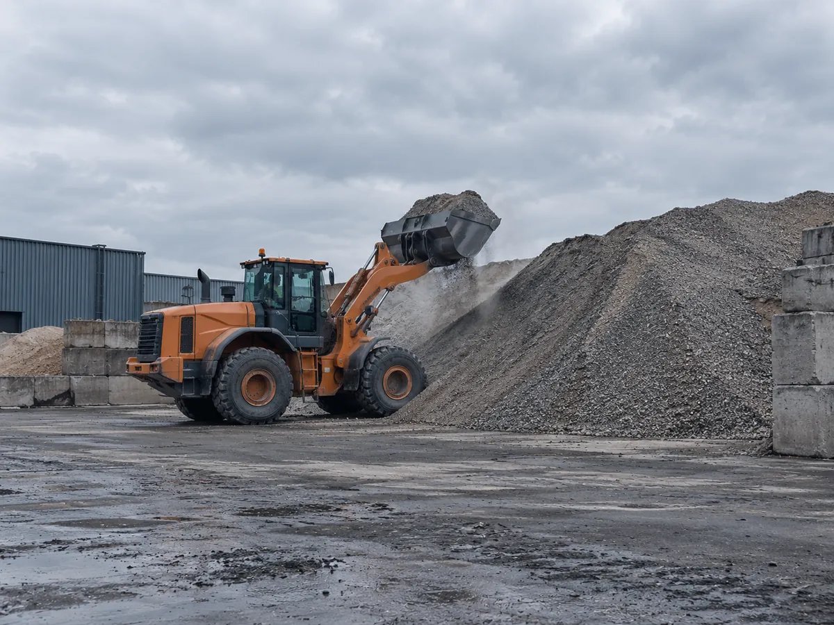 Material orders, haulage, disposal routes and automatic load splitting.